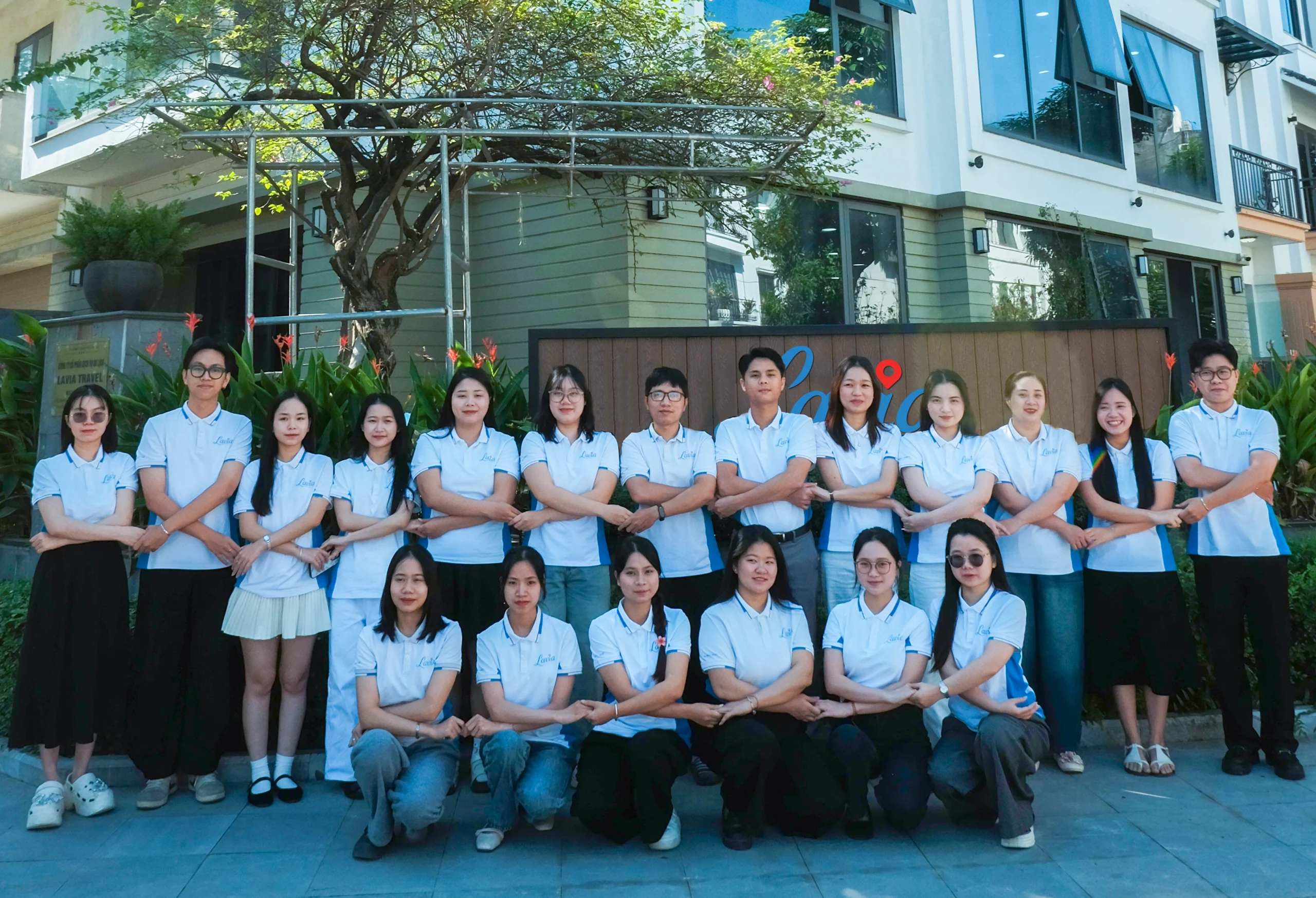 Đội ngũ nhân sự